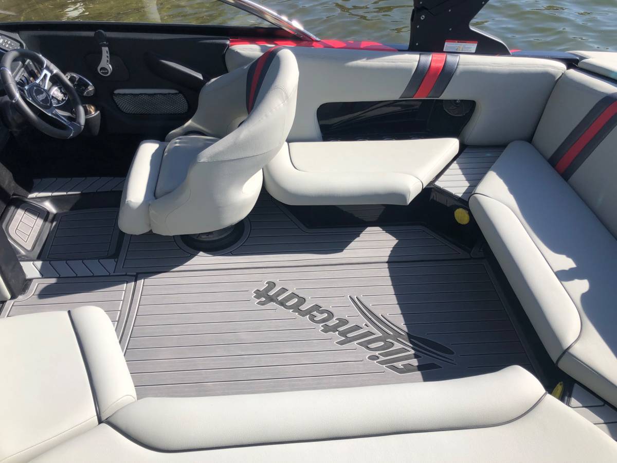 
								2022 Flightcraft ZR6 Wake Surf Boat full									