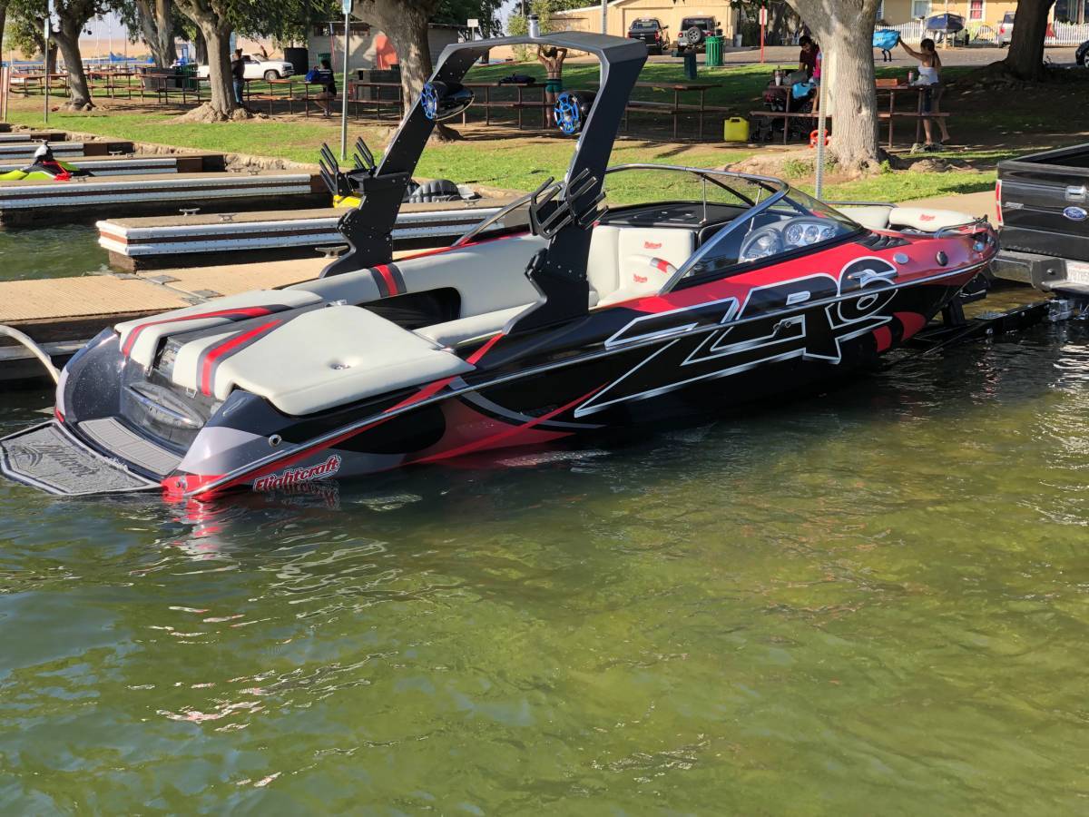 
								2022 Flightcraft ZR6 Wake Surf Boat full									