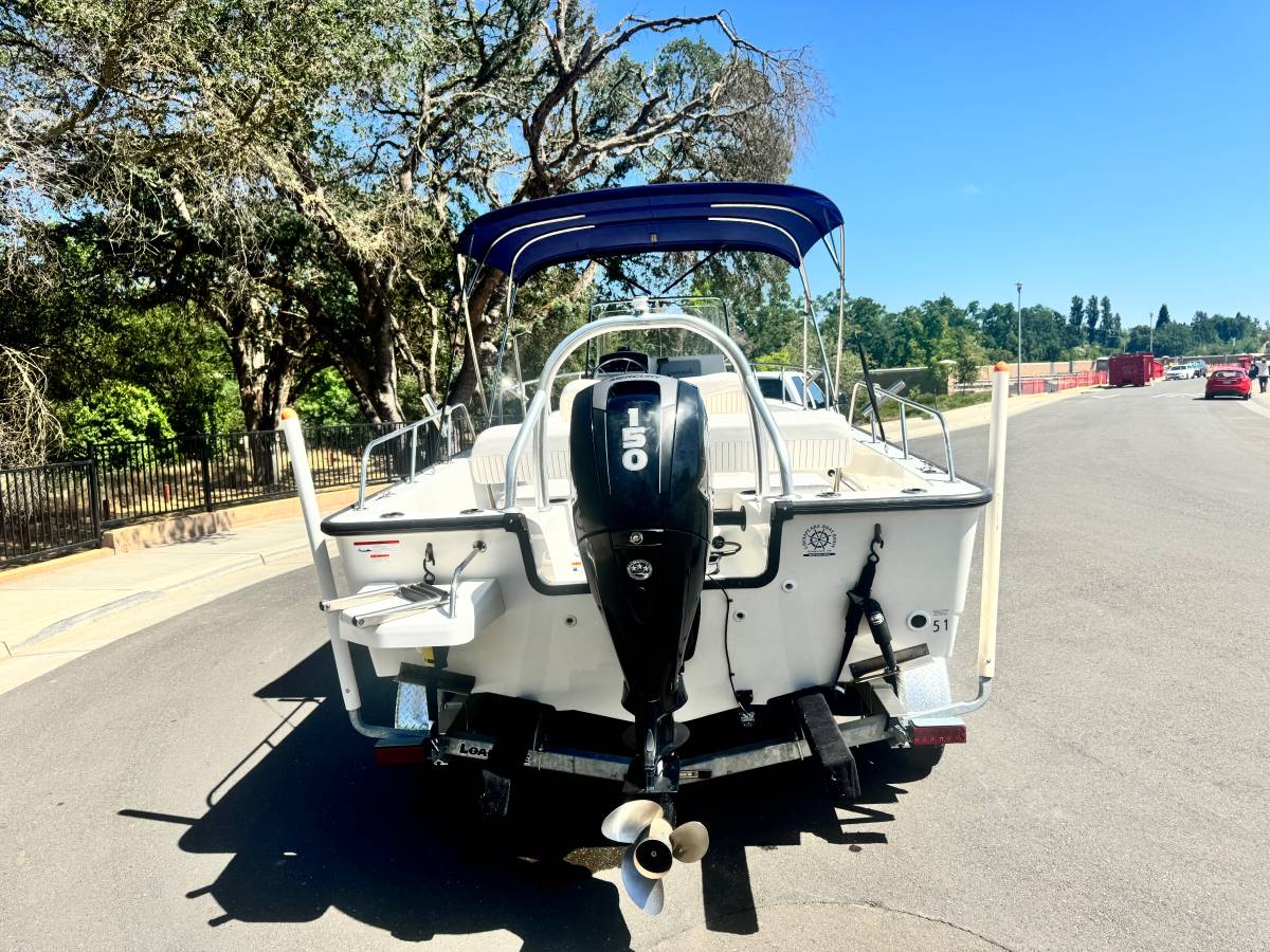 
								2014 Boston Whaler 210 Montauk full									