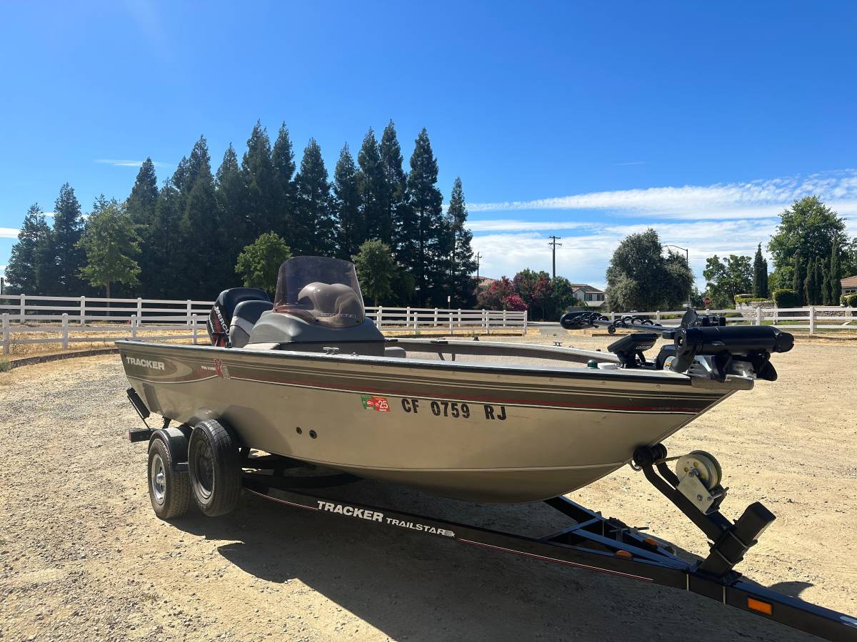
								2007 Bass Tracker ProGuide V16 75HP Optimax full									