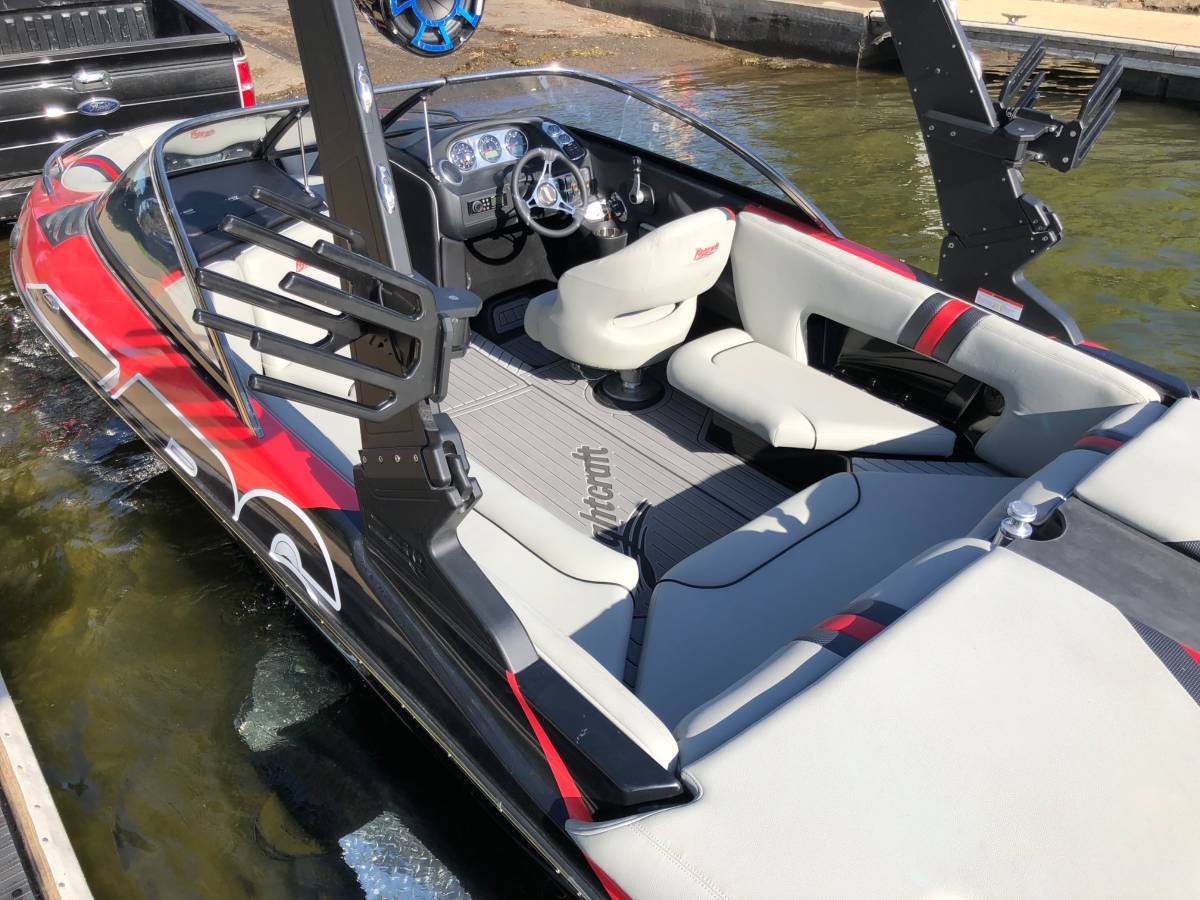 
								2022 Flightcraft ZR6 Wake Surf Boat full									