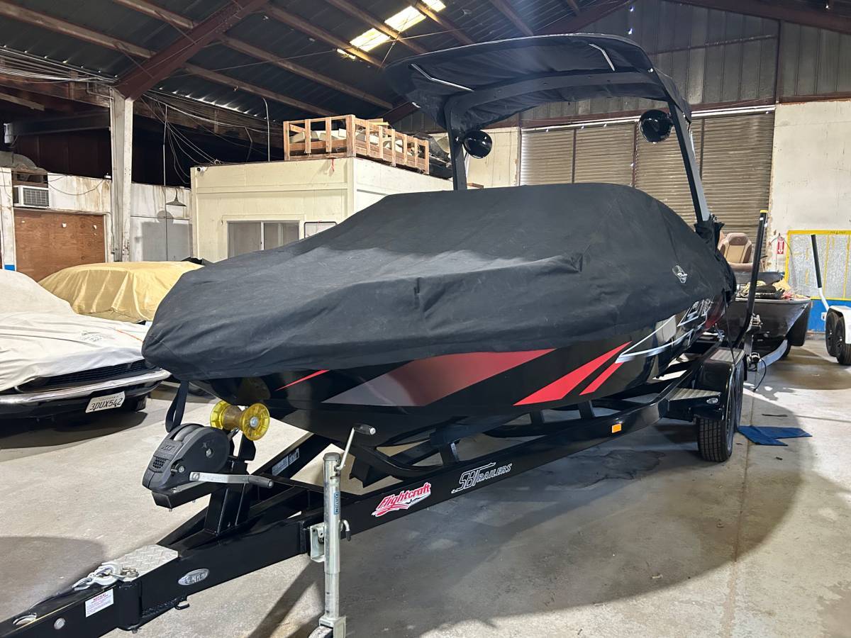 
								2022 Flightcraft ZR6 Wake Surf Boat full									