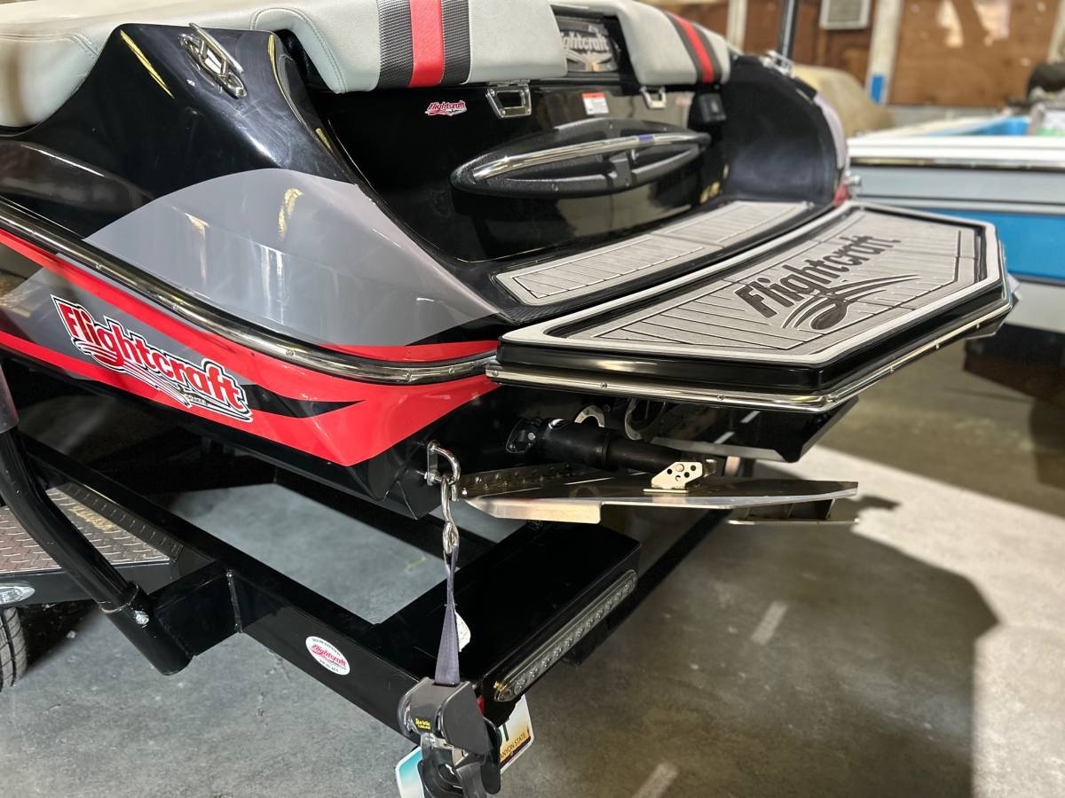 
								2022 Flightcraft ZR6 Wake Surf Boat full									