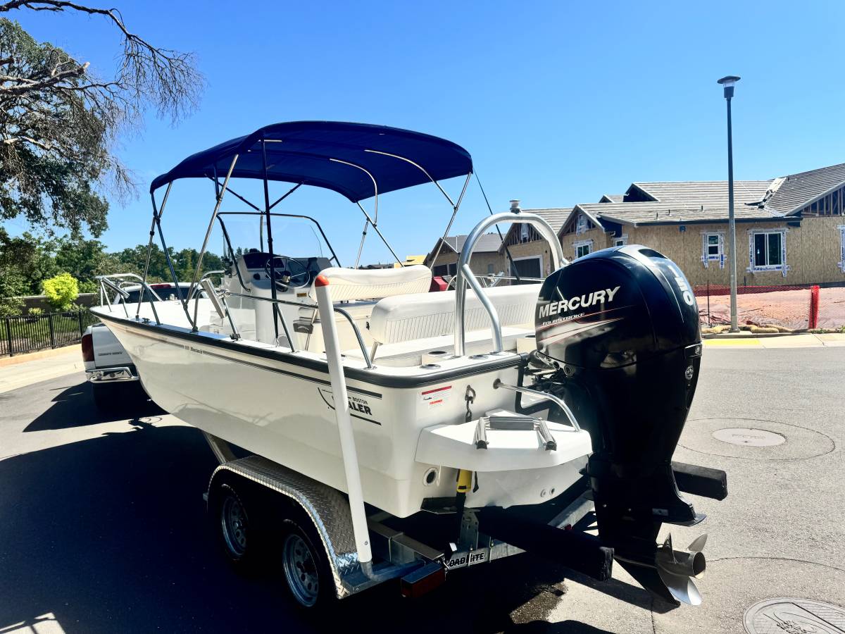 
								2014 Boston Whaler 210 Montauk full									