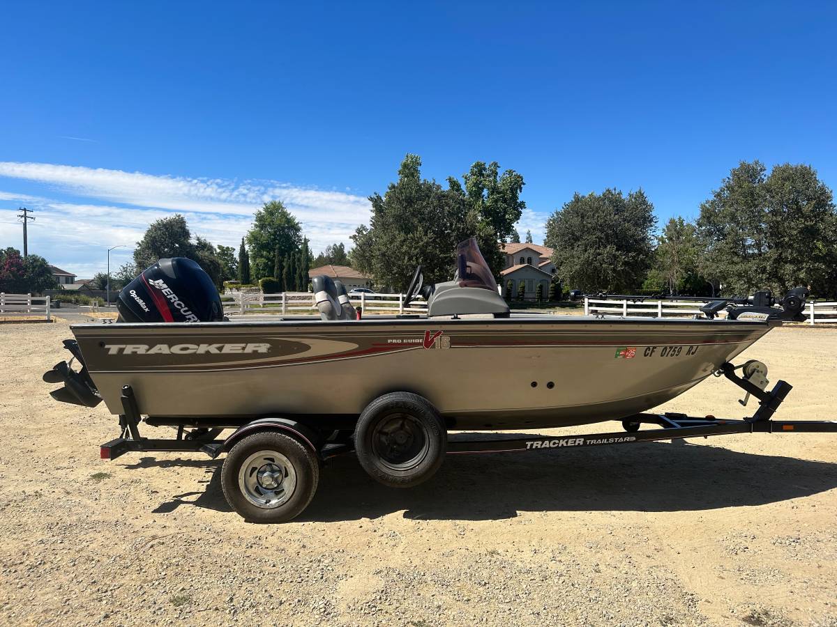 
								2007 Bass Tracker ProGuide V16 75HP Optimax full									