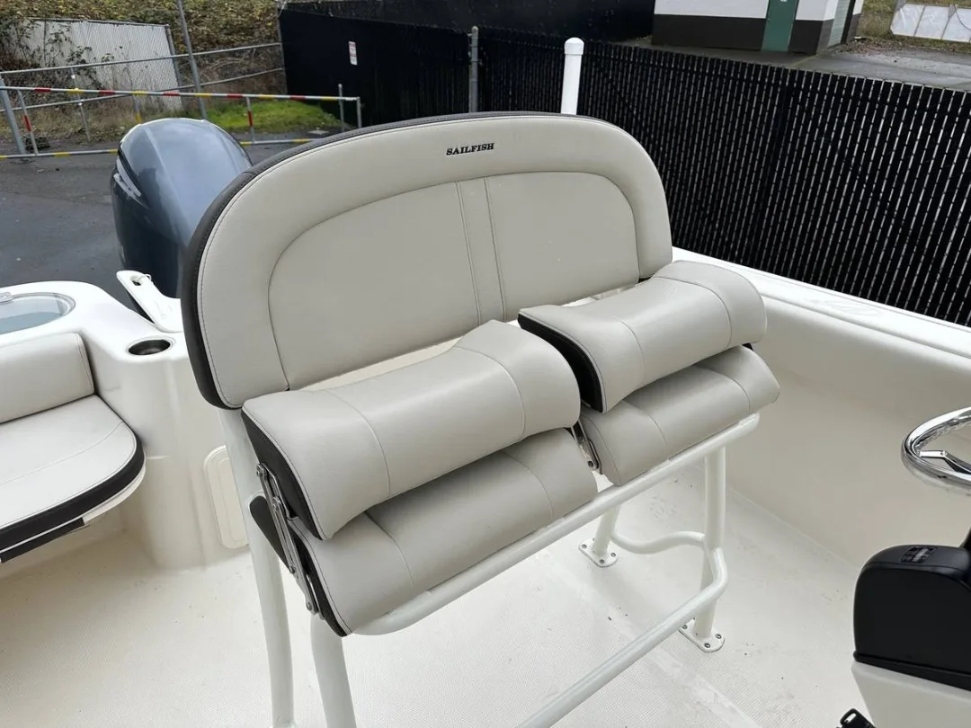
								2022 Sailfish 220 CC full									