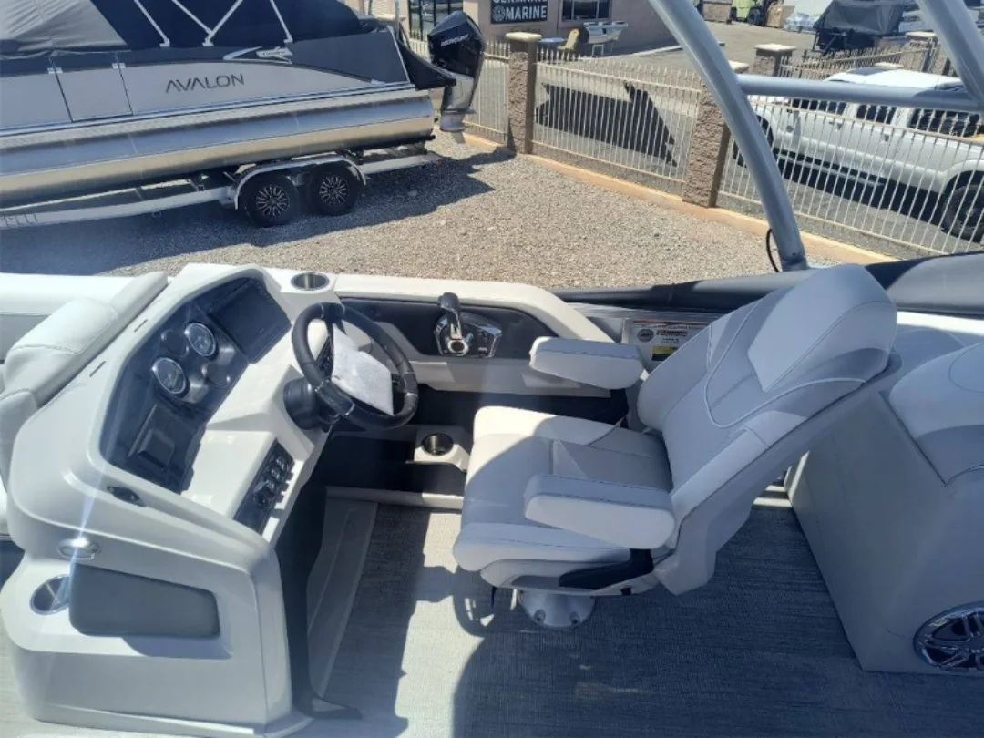 
								2025 Tahoe LTZ 2585 w/Marcury 300 HP full									