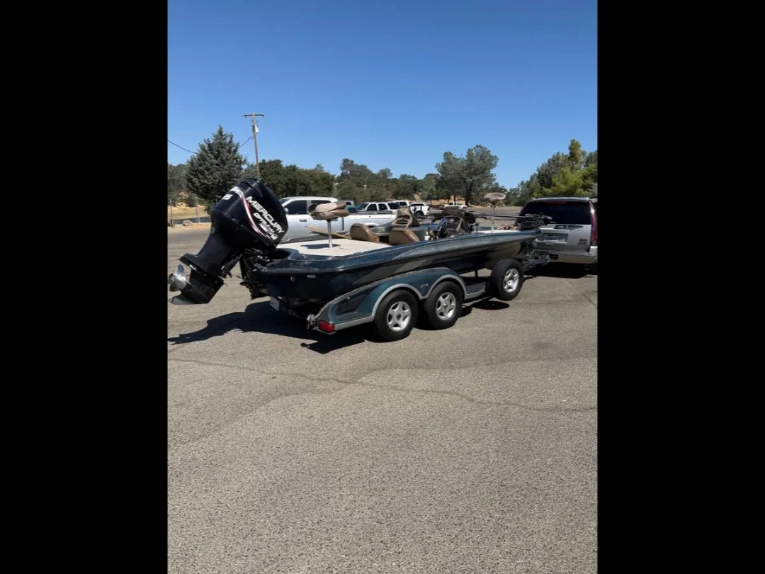 
								1999 21 foot Ranger Comanche full									