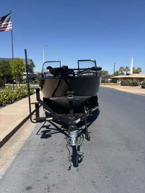 
								2025 Tracker Targa V19 Combo Tournament Edition package full									